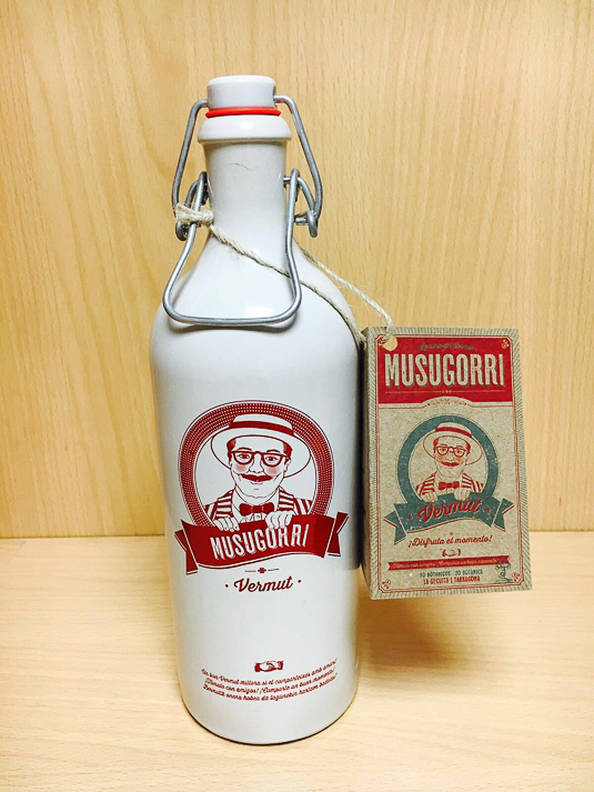 musugorri-vermut-botella